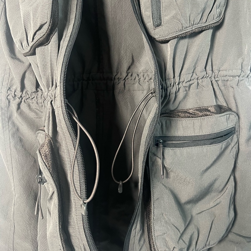 NOT FOR SALE - Eddie Bauer Grey Vest Size Small - Picture 6 of 9